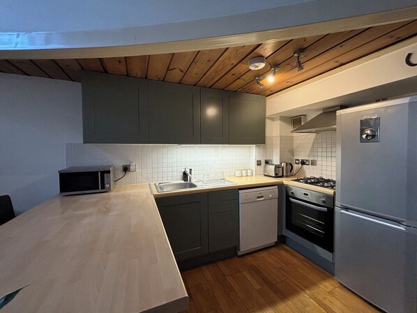 Refrigerador, microondas, horno, placa de cocina