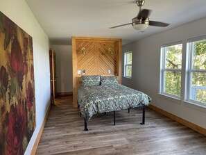 3 habitaciones, tabla de planchar con plancha, wifi y ropa de cama 