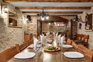 In-room dining - Villa Lea (Nin)