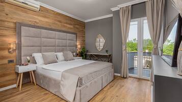 8 bedrooms, free cribs/infant beds, bed sheets