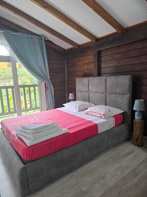 3 bedrooms, travel crib, WiFi, bed sheets