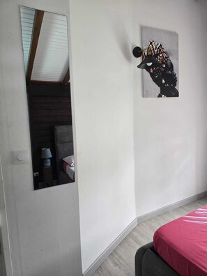 3 chambres, lit parapluie, Wi-Fi, draps fournis