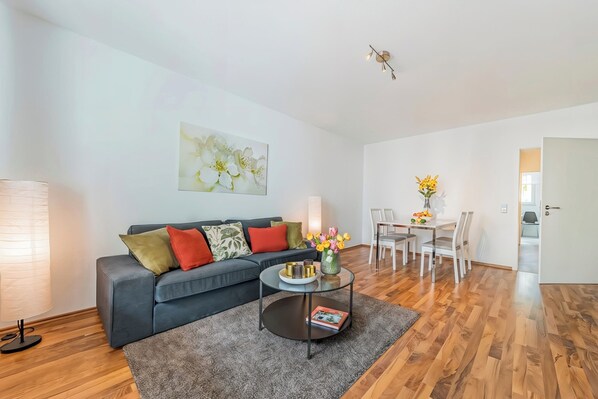 Apartment | Living area - Cozy Stylish Berlin Apartment With 2 Bedrooms (Berlin)