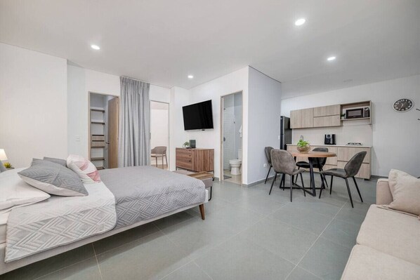 1 chambre, bureau, fer et planche à repasser, Wi-Fi