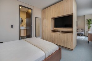 1 bedroom, desk, iron/ironing board, travel cot - 7th floor modern apartment close to parque lleras (Medellín)