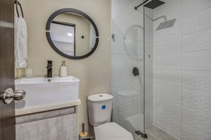 Hårføner og håndklær