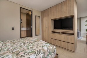 1 bedroom, desk, iron/ironing board, WiFi