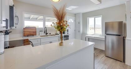 9 Mi to Joshua Tree NP: Secluded Desert Home!