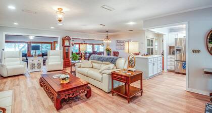 Home on Lake Hutchinson w/ Dock!