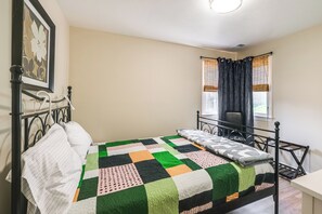 Interior - 2 Mi to Potomac Mills: Modern Home in Woodbridge (Woodbridge)