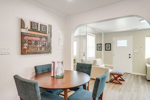 Interior - 2 Mi to Potomac Mills: Modern Home in Woodbridge (Woodbridge)