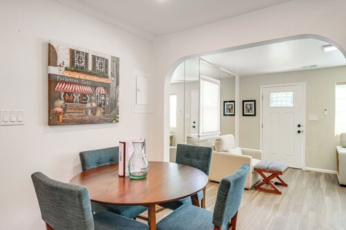 2 Mi to Potomac Mills: Modern Home in Woodbridge