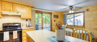 2 Blocks to Boat Ramp: Higgins Lake House w/ Grill