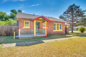 House (2 Bedrooms) | Interior - Walk to Town & 3 Mi to Fort Sill: Home in Lawton! (Lawton)