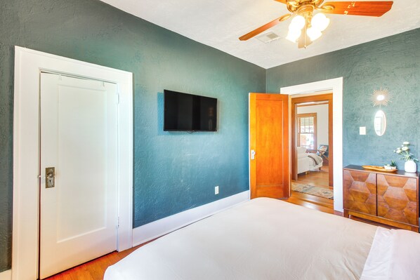A bedroom with a bed, a television, a ceiling fan, and a wooden cabinet. - Historic Craftsman Home 3 Mi to Fort Sill N Lawton (Lawton)