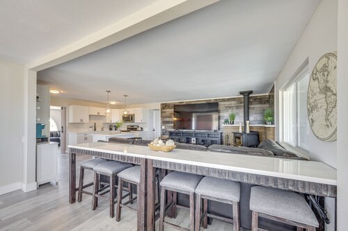 9 Mi to Joshua Tree NP: Home w/ Views!