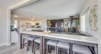 9 Mi to Joshua Tree NP: Home w/ Views!