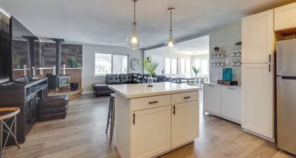 9 Mi to Joshua Tree NP: Home w/ Views!