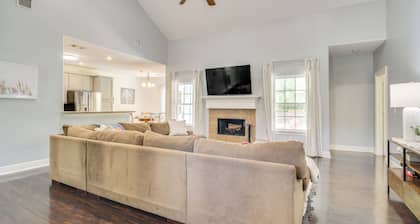 < 1 Mi to Beach - Home w/ Deck & Yard in Waveland!