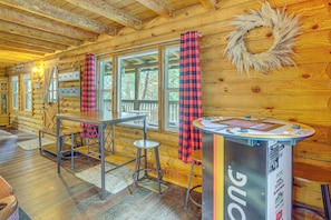 House (3 Bedrooms) | Interior - Cabin ~ 1 Mi to Lake Gregory & Hiking! (Crestline)