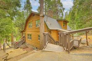 House (3 Bedrooms) | Interior - Cabin ~ 1 Mi to Lake Gregory & Hiking! (Crestline)