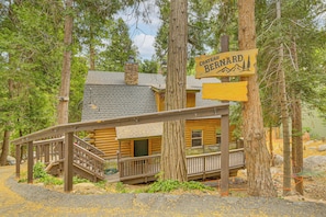 House (3 Bedrooms) | Interior - Cabin ~ 1 Mi to Lake Gregory & Hiking! (Crestline)