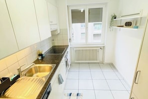Micro-ondes, four, plaque de cuisson, lave-vaisselle
