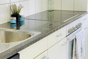 Micro-ondes, four, plaque de cuisson, lave-vaisselle