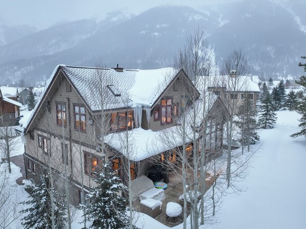 المنشأة من الخارج