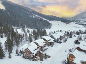 Exterior - Bee Line Escape: Ski-in/out, Golf, Private Hot Tub, Elevator, Sauna (Copper Mountain)
