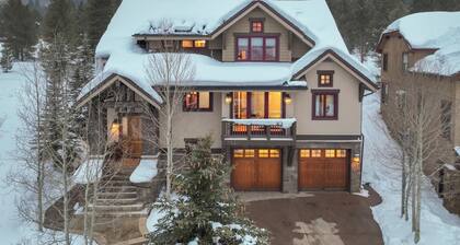 Bee Line Escape: Ski-in/out, Golf, Private Hot Tub, Elevator, Sauna