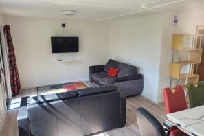 Living area - The Cabin Getaway
(Londonderry)