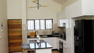 Comfort Apartment, 2 Bedrooms, Patio | Private kitchen