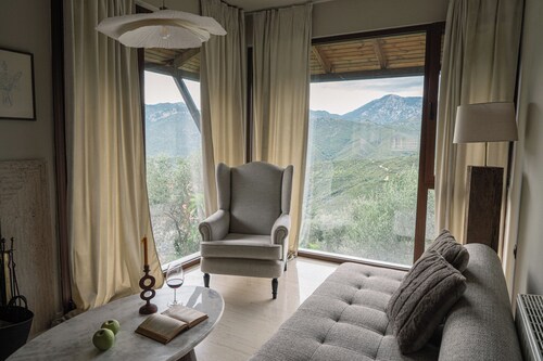 Endless Green: Tranquil Mountain Retreat with Breathtaking Views