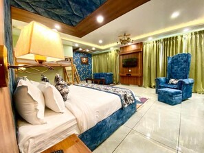 Bureau, espace de travail pour ordinateur portable, Wi-Fi gratuit