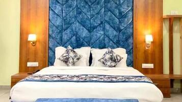 Skrivbord, arbetsyta för laptop och gratis wi-fi