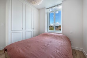 3 bedrooms, iron/ironing board, free WiFi