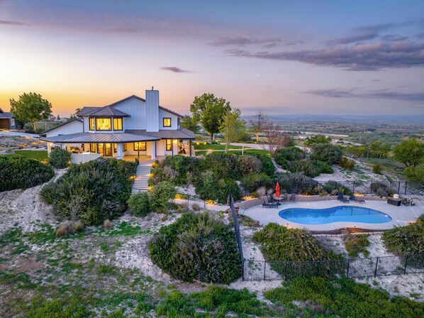 Exterior - Modern Farmhouse w/pool, hot tub & spectacular views (Paso Robles)
