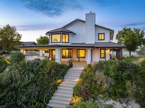 Exterior - Modern Farmhouse w/pool, hot tub & spectacular views (Paso Robles)