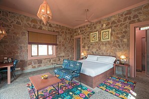 럭셔리 더블룸 또는 트윈룸, 정원 전망 | 책상, 노트북 작업 공간, 암막 커튼, 다리미/다리미판