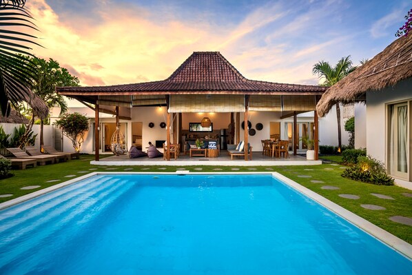 Villa | 4 bedrooms - Villa Nakal by Alfred in Bali - Tropical Bliss 4BD Villa w Private Pool Oasis (Seminyak)