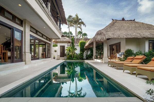 4 bedrooms - Villa Gading by Alfred in Bali - Stunning 4BD Villa in the Heart of Seminyak Beach (Seminyak)