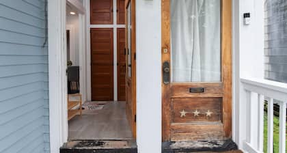 Fully Stocked Kitchen, AC, Wi-Fi, W/D, Near Baseball and Walk to Downtown