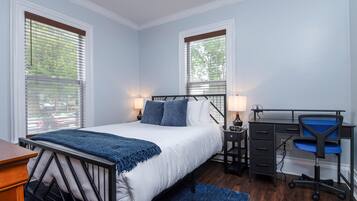 3 makuuhuonetta, silitysrauta/-lauta, ilmainen Wi-Fi, vuodevaatteet