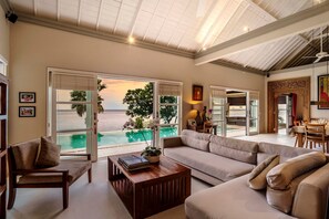 Villa - Villa Eden Roc by Alfred in Bali - Luxury Beachfront 3BR Villa With Infinity Pool Amed (Karangasem)