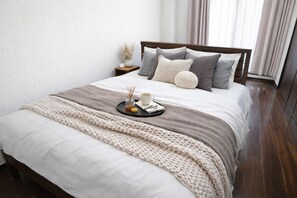 1 bedroom, free WiFi - NEWOPEN!!! Right next to Dotonbori - Max 4 people - Osaka Travel - Shinsaibashi - 6 min walk from Nippombashi Station (大阪市)