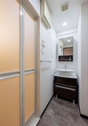 Hair dryer, bidet, towels, soap - NEWOPEN!!! Right next to Dotonbori - Max 4 people - Osaka Travel - Shinsaibashi - 6 min walk from Nippombashi Station (大阪市)