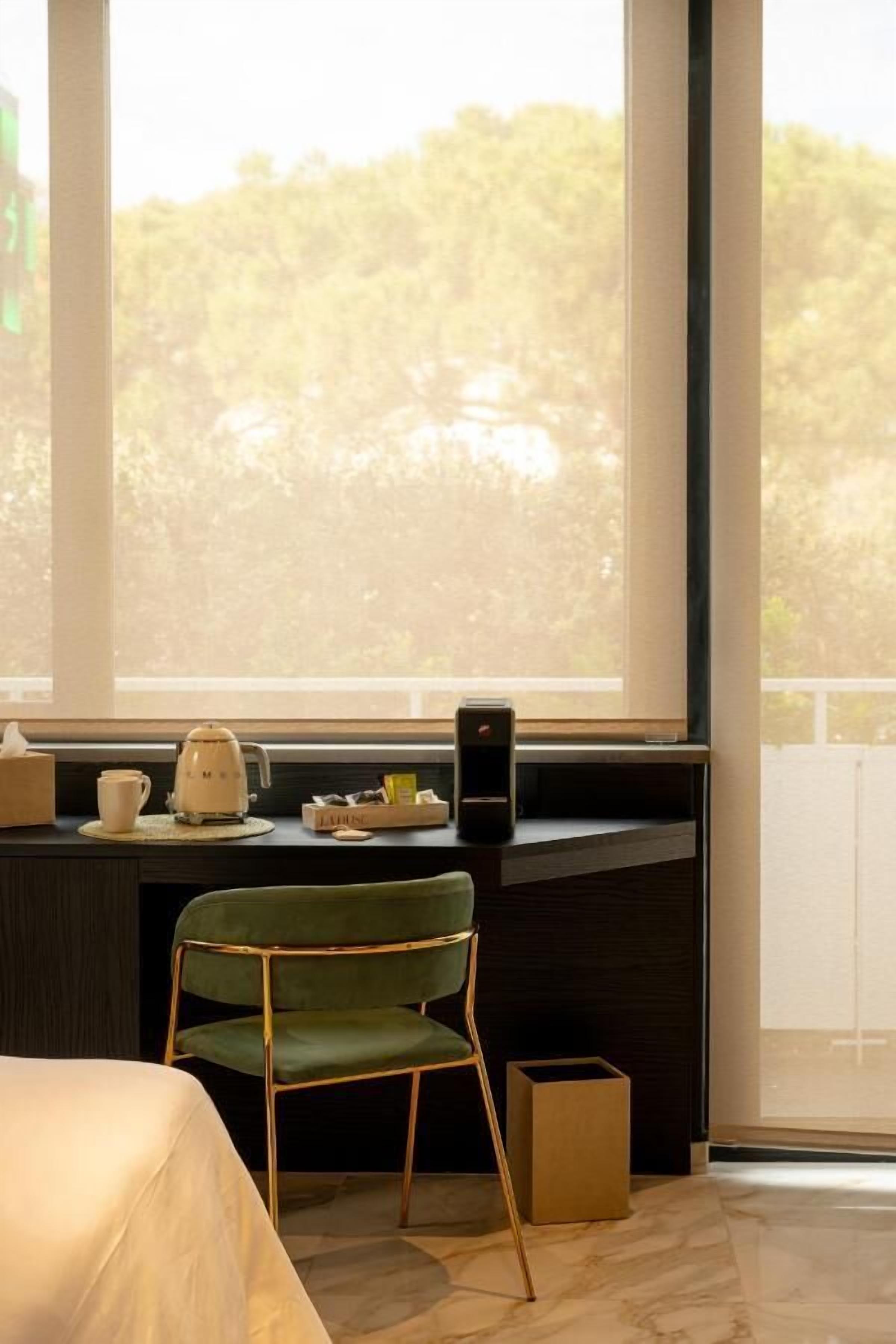 Coffres-forts dans les chambres, bureau, rideaux occultants