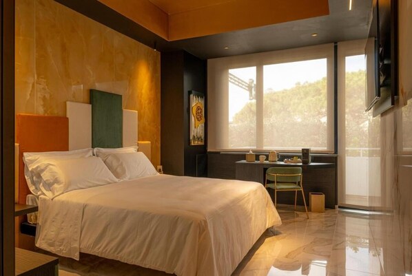 Quarto superluxo, sacada, vista para a cidade | Cofres nos quartos, escrivaninha, cortinas blackout