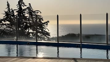 Apartment | Pool | Seasonal outdoor pool